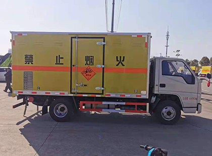 辽中爆破器材运输车技术升级与安全合规新趋势